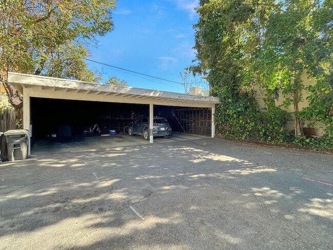 Building Photo - 1300 Hoover St