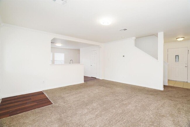 Building Photo - 140 Opal Lake Dr