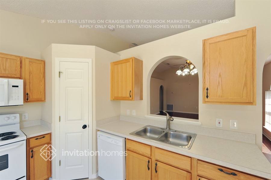 Building Photo - 11140 Summer Star Dr