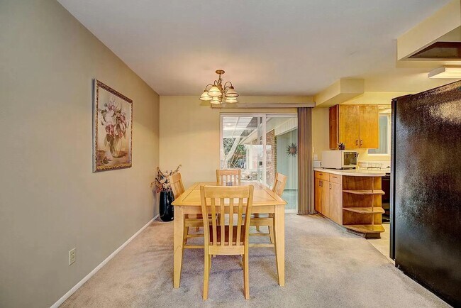 Building Photo - 3411 W Hillcrest Dr