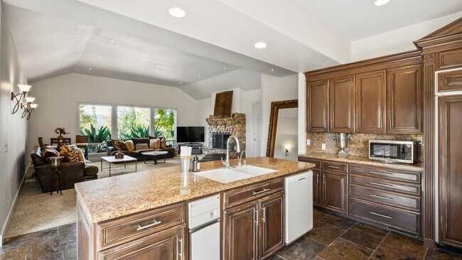 Building Photo - Hilltop Estate in Green Valley-Fully Furni...