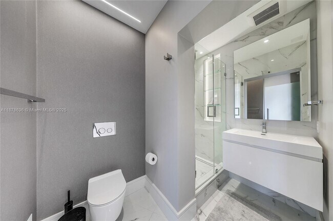 Building Photo - 10190 Collins Ave