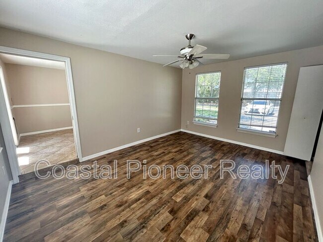 Building Photo - 4106 W San Rafael St