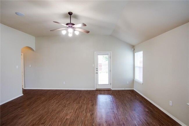 Building Photo - 1200 Rainbow Parke Dr