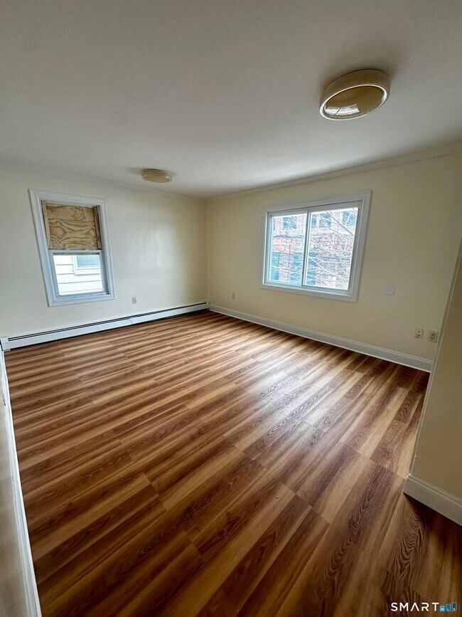 Building Photo - 147 Helen St