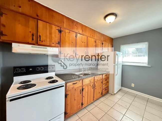 Building Photo - 221 Robert E Lee St