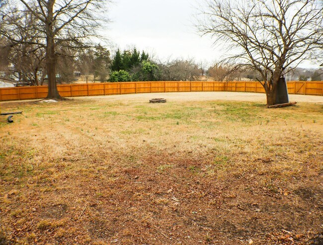 Building Photo - Lovely 5 bedroom, 2 bathroom brick home in Reidsville