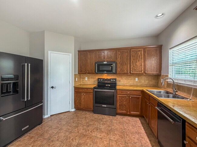 Building Photo - 1072 Aviary Dr