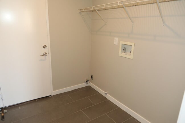 Building Photo - 1559 Ave H4