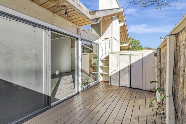 Building Photo - Charming 2 Bed 2 Bath Sunnyvale Condo with Vaulted Ceilings and Patio