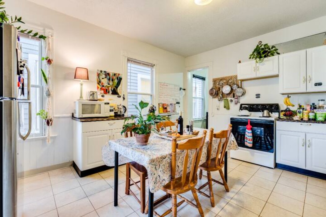 Kitchen - 170 Mansfield St