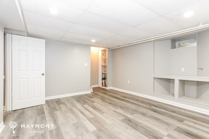 Building Photo - 6111 Parkway Dr