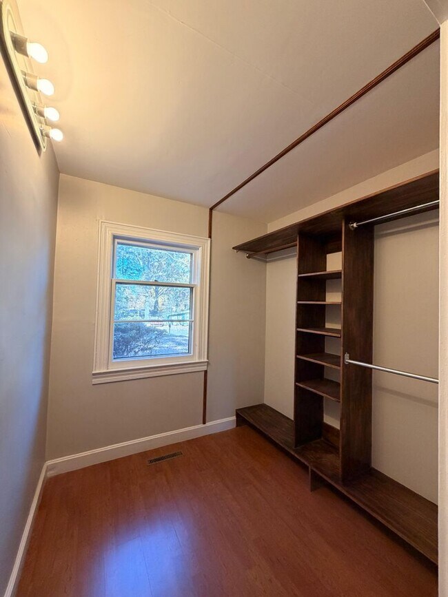 Building Photo - AVAILABLE NOW!