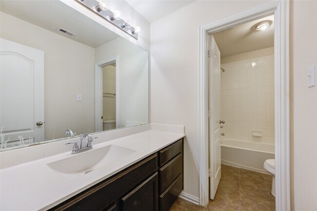 Building Photo - 16 Rose Desert Ct