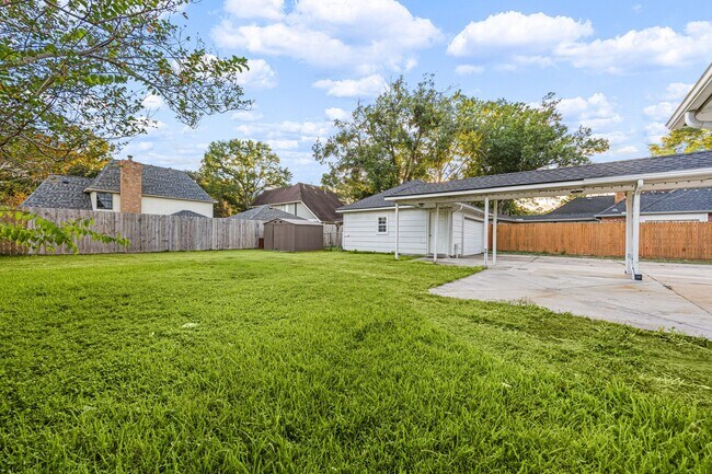 Building Photo - 18311 Oak Hampton Dr