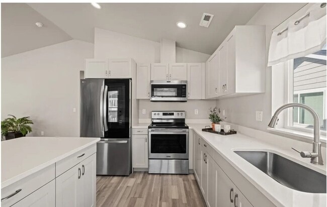 Building Photo - Newer Construction Home in Gated Community