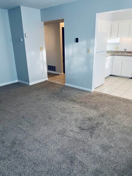Living Room/ Kitchen - 1465 Manitou Blvd
