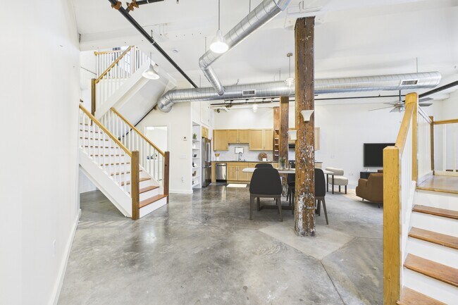 Building Photo - 28 Bayley St