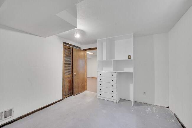 Building Photo - $2,795.00, 4-bed, 2.5-bath located in West...