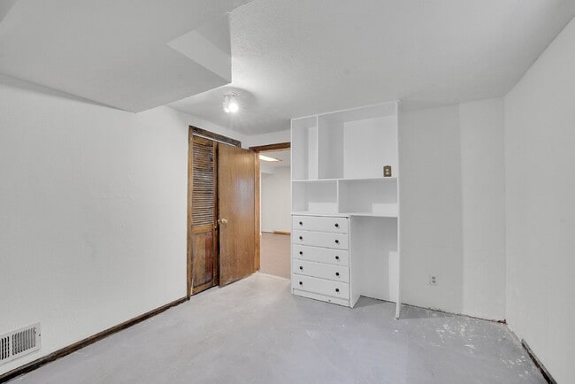 Building Photo - $3,095.00, 4-bed, 2.5-bath located in West...