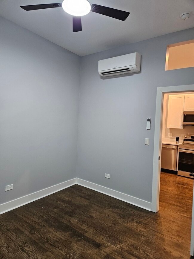 Building Photo - 831 S Western Ave