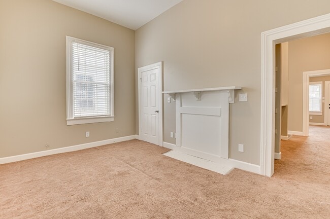 Building Photo - 515 3rd St