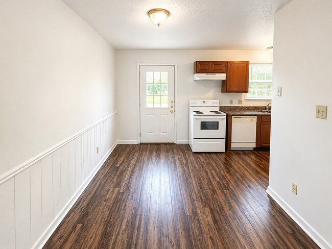 Building Photo - AVAILABLE NOW; APPLY TODAY ON OUR WEBSITE!!