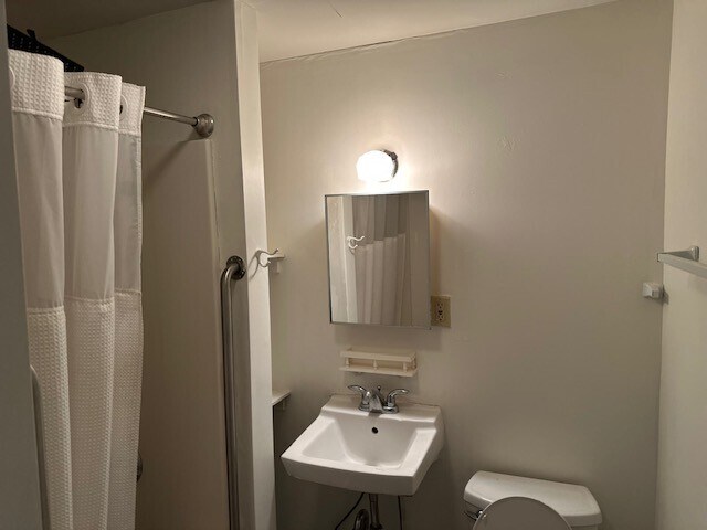 Building Photo - 631 W Franklin St