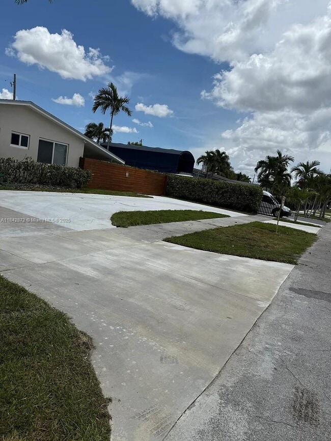 Building Photo - 8855 SW 41st Terrace