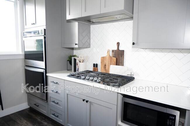 Building Photo - 1364 Petunia Ct
