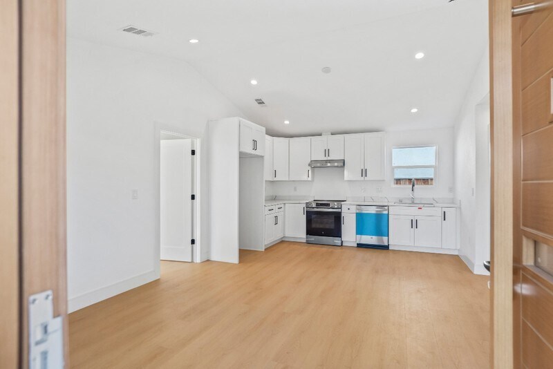 Building Photo - 374 S 21st St