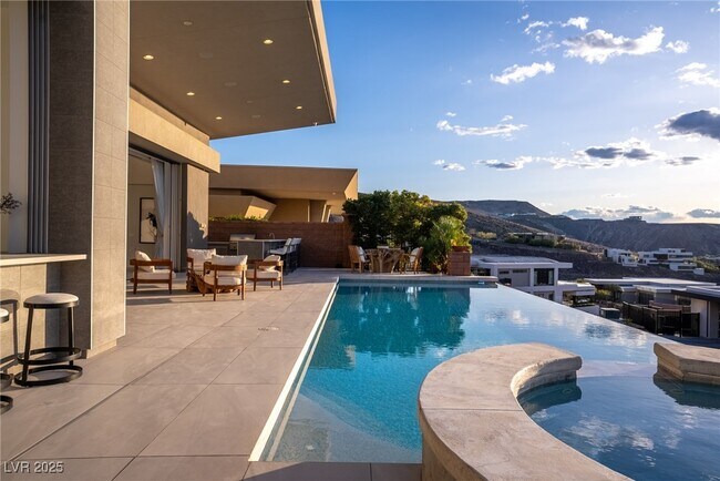 Building Photo - 667 Palisade Rim Dr