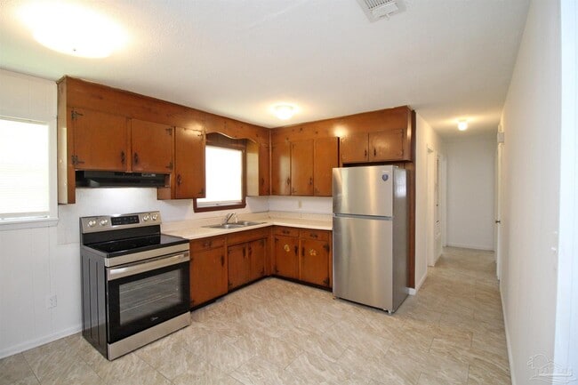 Building Photo - 404 Ladybird Ln