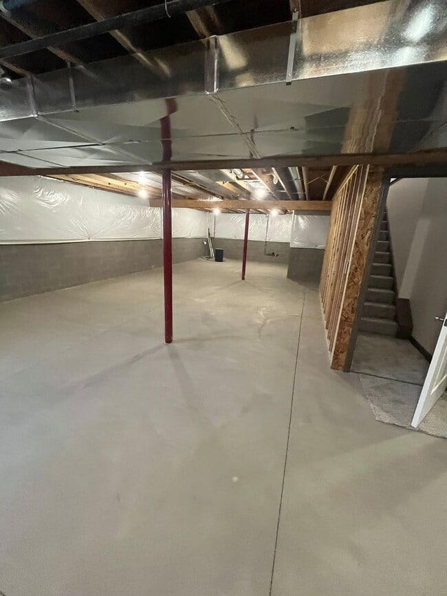 Building Photo - 786 Glory Dr