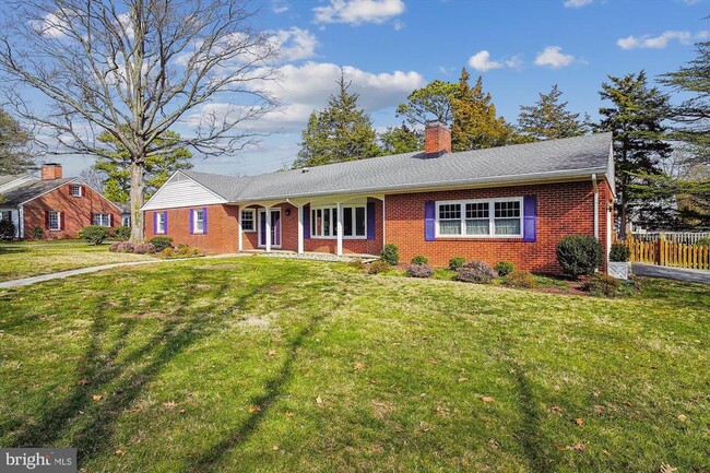 Building Photo - 532 Trippe Ave