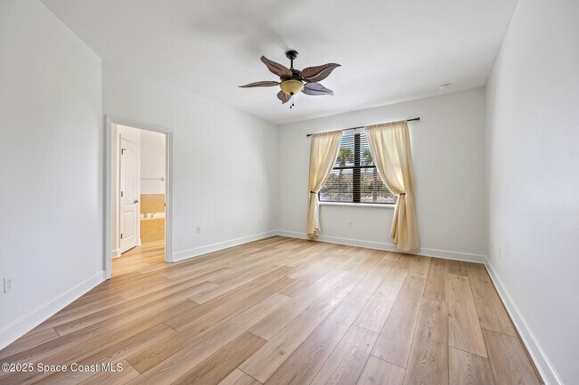 Building Photo - 739 Monterey Dr
