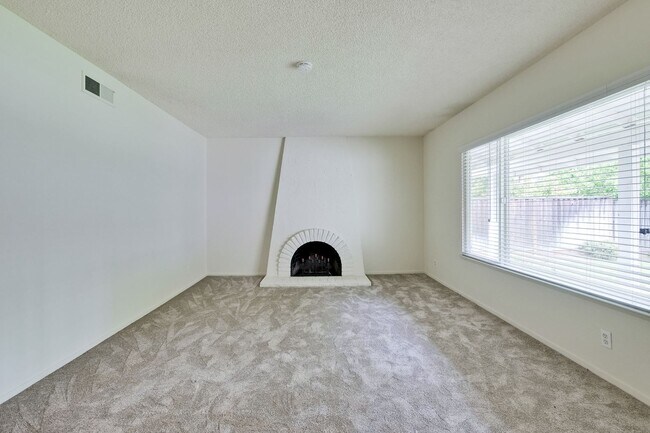 Building Photo - Nicely Refreshed Single Story 4 BR/2BA Great Location in Blossom Valley