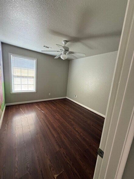 Building Photo - 674 Olivia Ln