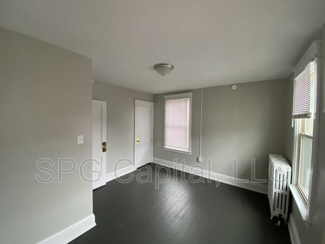 Building Photo - 12 E Burd St
