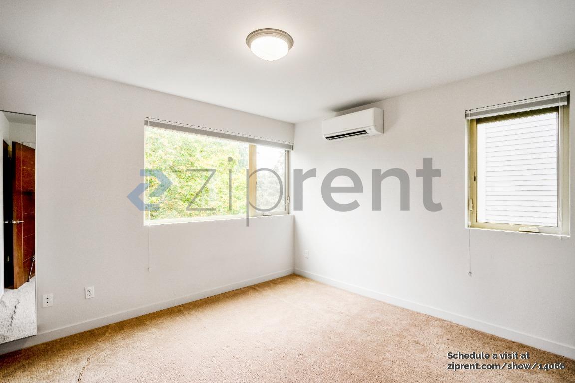 Building Photo - Unit