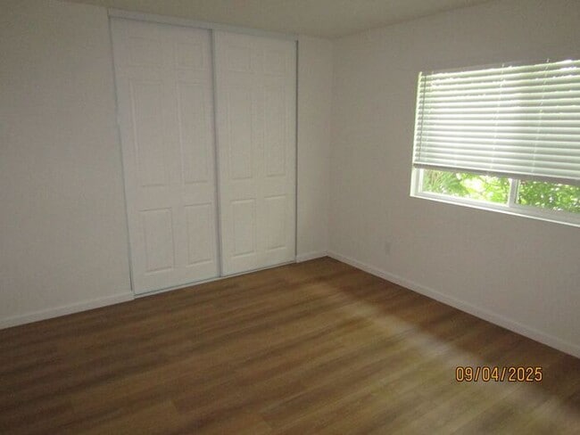 Building Photo - Newly remodeled single story home walking ...