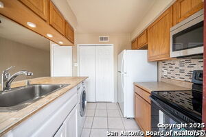 Building Photo - 6427 Wurzbach Rd