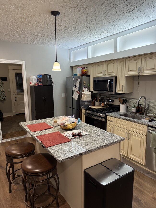 Building Photo - 2242 Buxton Ave