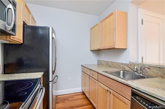 Building Photo - 543 Main St