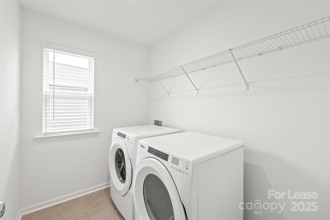 Building Photo - 15922 Parkside crossing Dr