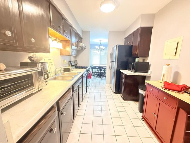 Building Photo - 3108 Roberts Dr