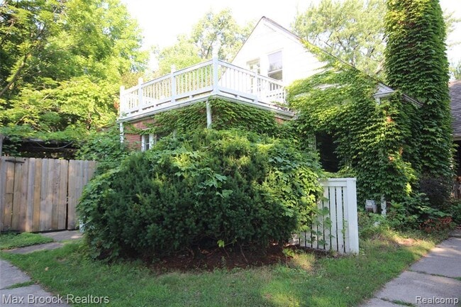 Building Photo - 702 Hendrie Blvd