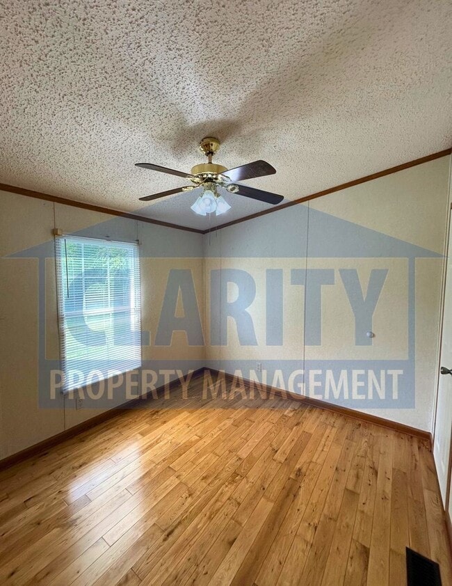 Building Photo - Three bedroom, single level home in Old Fo...