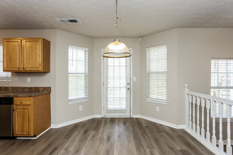 Building Photo - 4253 Kensington Cove