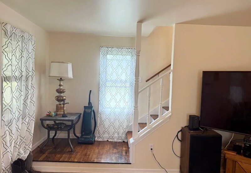 Building Photo - 112 2nd St